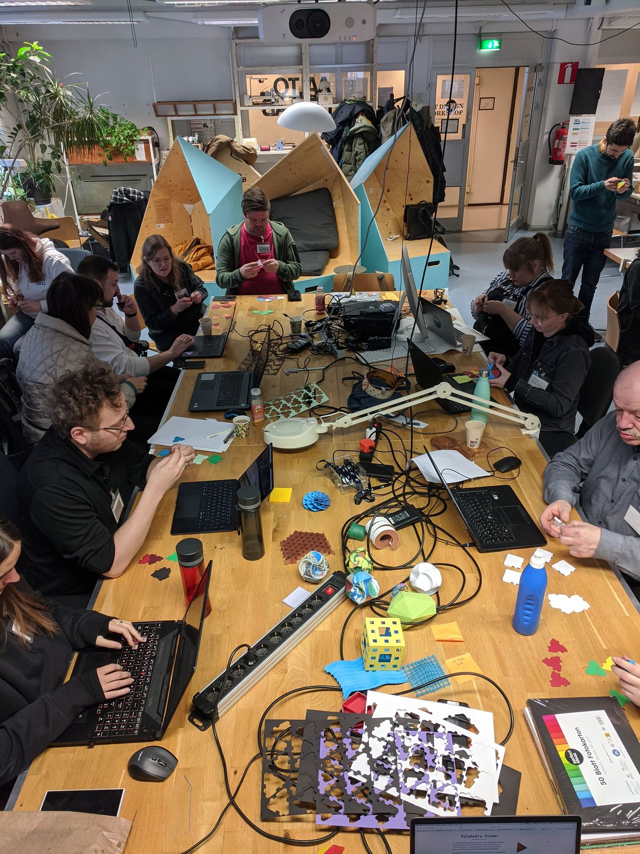 Group photo, making the shapes