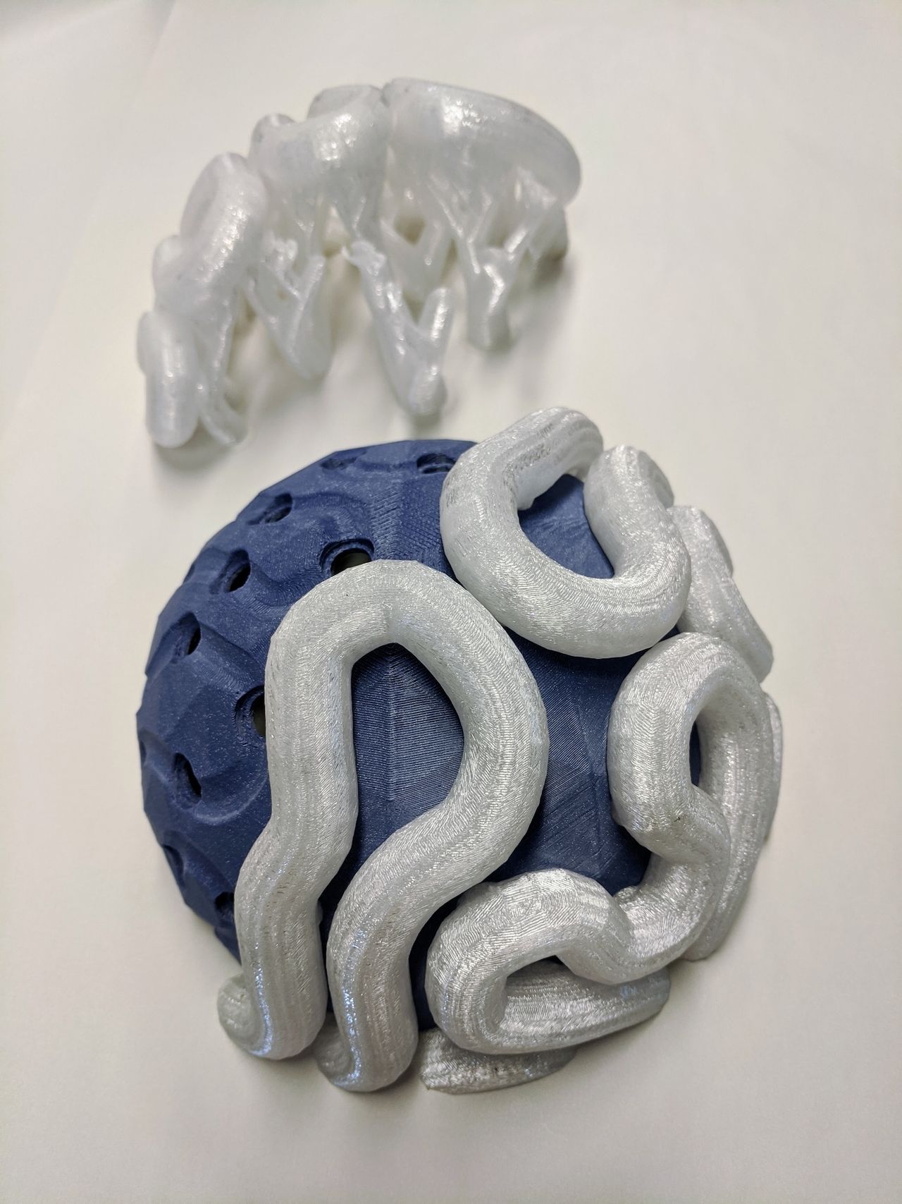 First four rope parts snapped onto the internal structure.